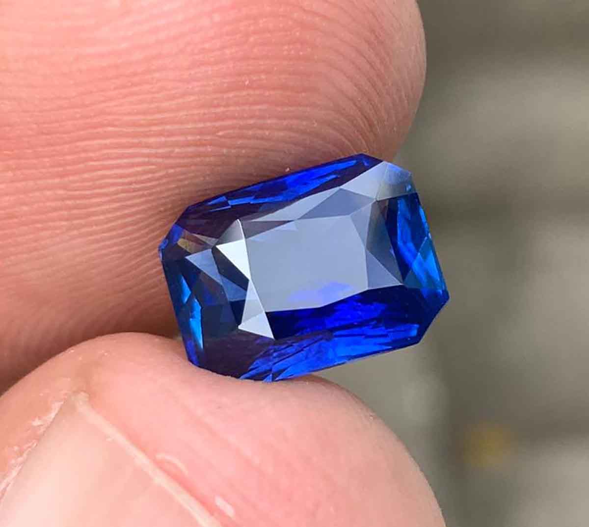 CGL Certified Royal Blue Emerald Cut Sapphire 2 60 Carats 8 6 X 6 6 X 4 